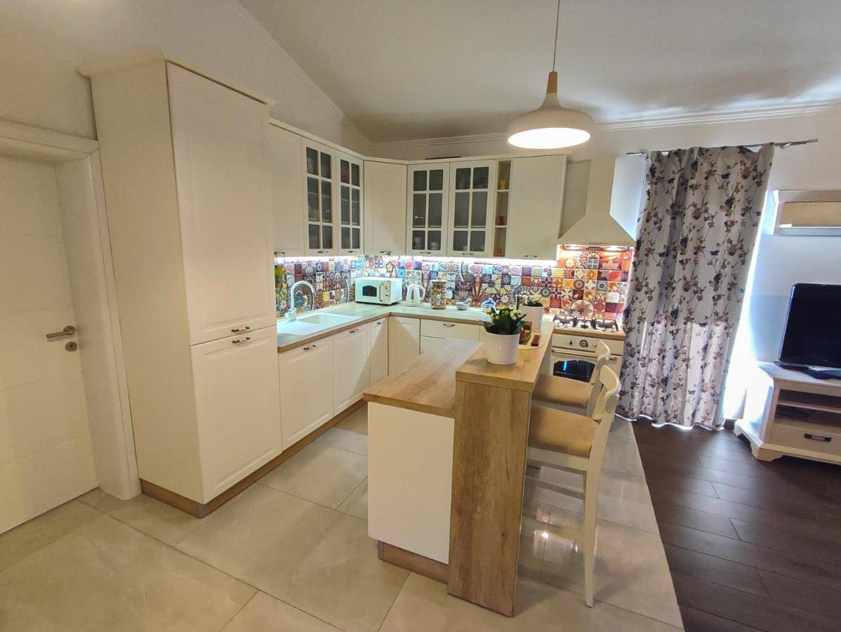 Apartments Amfora - Cozy And Modern Apartments For Up To 15 People, 100M From The Sea And Beach ستارا نوفالجا المظهر الخارجي الصورة