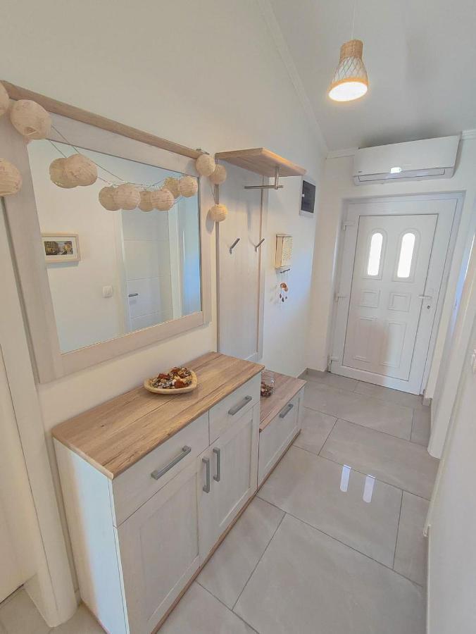 Apartments Amfora - Cozy And Modern Apartments For Up To 15 People, 100M From The Sea And Beach ستارا نوفالجا المظهر الخارجي الصورة