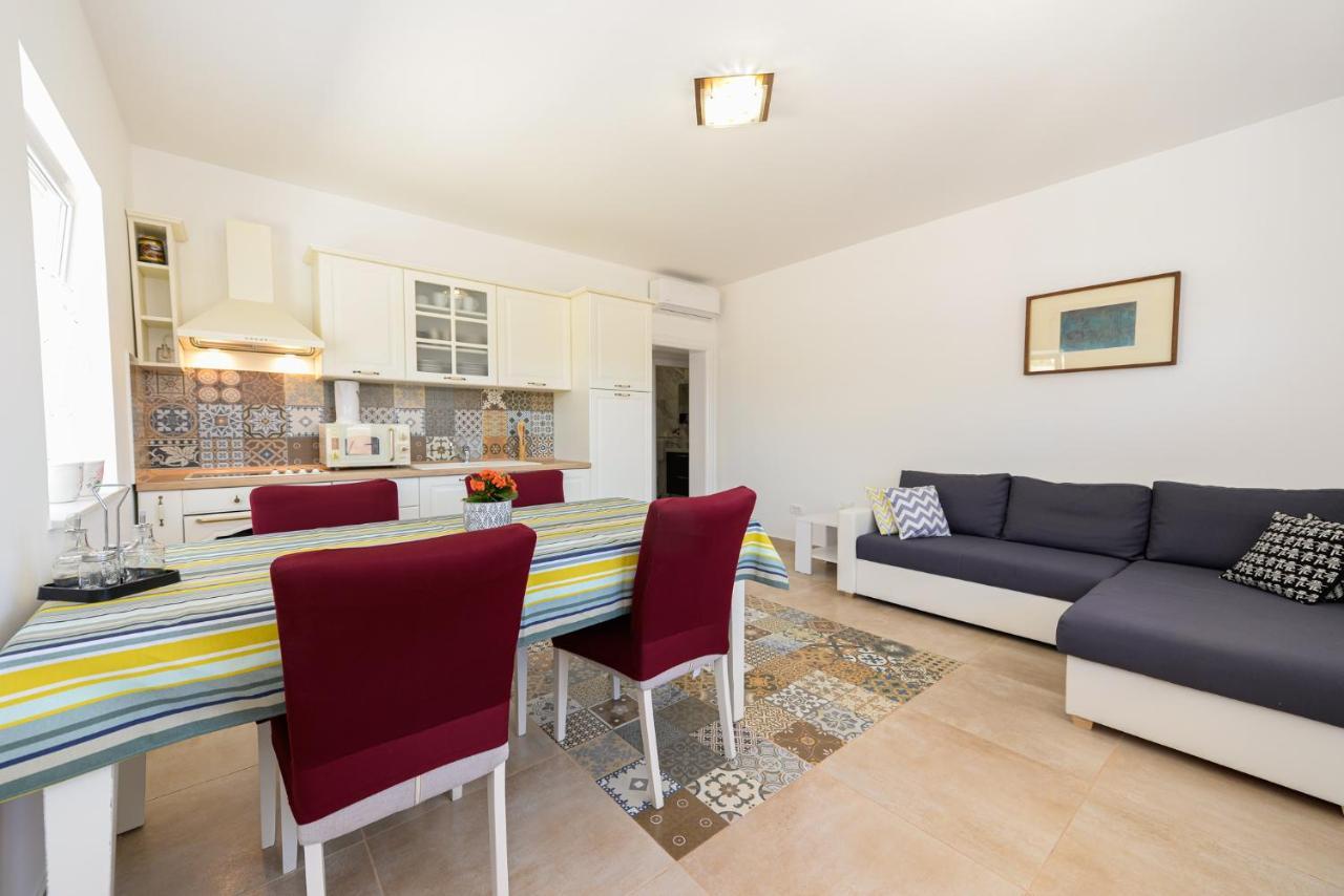 Apartments Amfora - Cozy And Modern Apartments For Up To 15 People, 100M From The Sea And Beach ستارا نوفالجا المظهر الخارجي الصورة