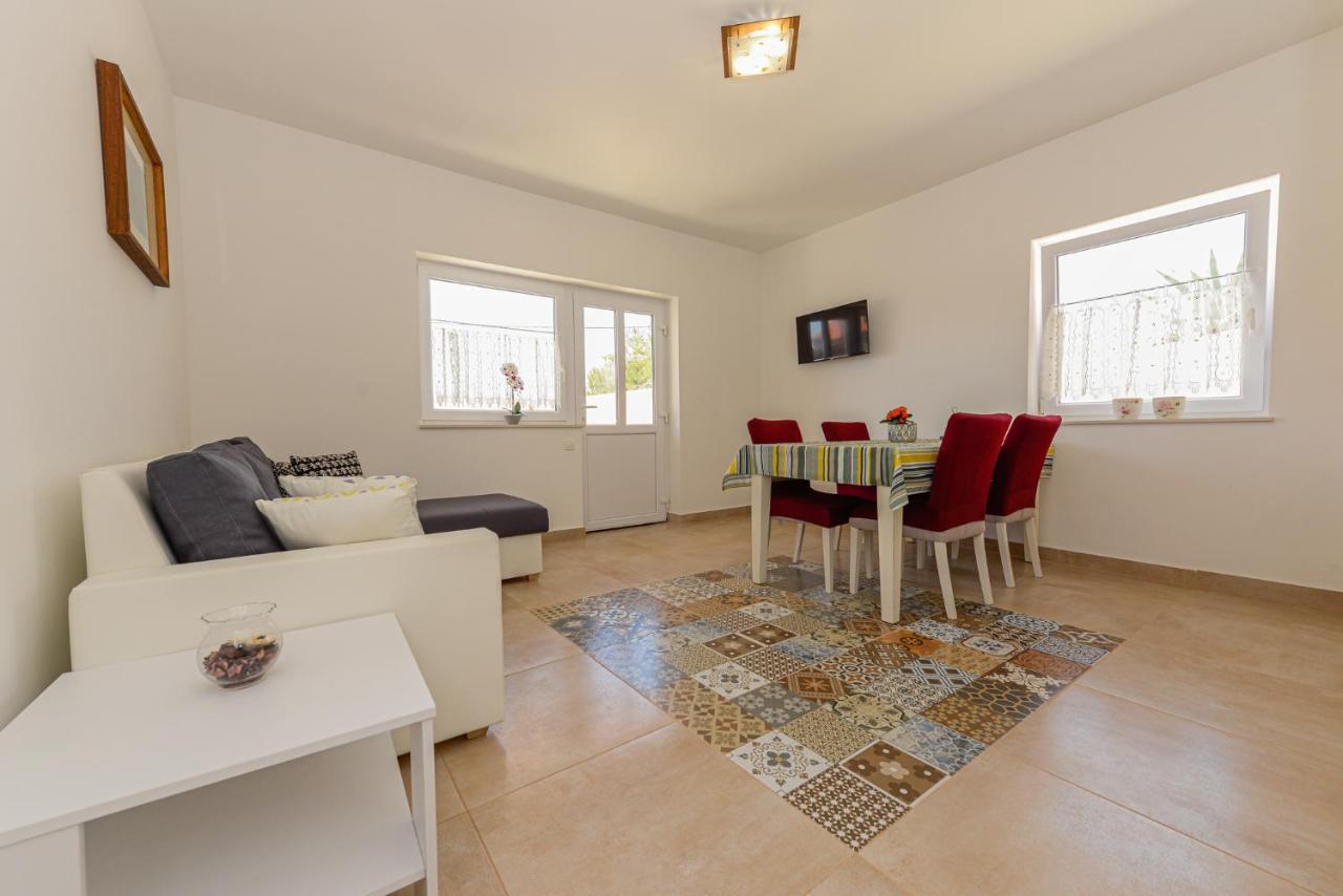 Apartments Amfora - Cozy And Modern Apartments For Up To 15 People, 100M From The Sea And Beach ستارا نوفالجا المظهر الخارجي الصورة