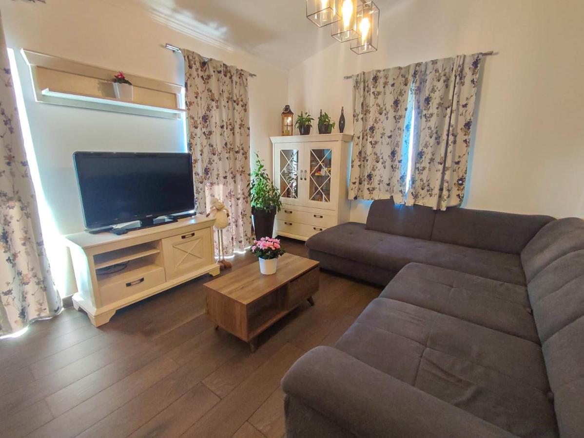 Apartments Amfora - Cozy And Modern Apartments For Up To 15 People, 100M From The Sea And Beach ستارا نوفالجا المظهر الخارجي الصورة